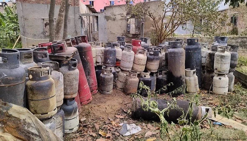 নোয়াখালীর সীমানায় এসে চার ঘণ্টা অবরুদ্ধ লক্ষ্মীপুরের দুই পুলিশ কর্মকর্তা-2